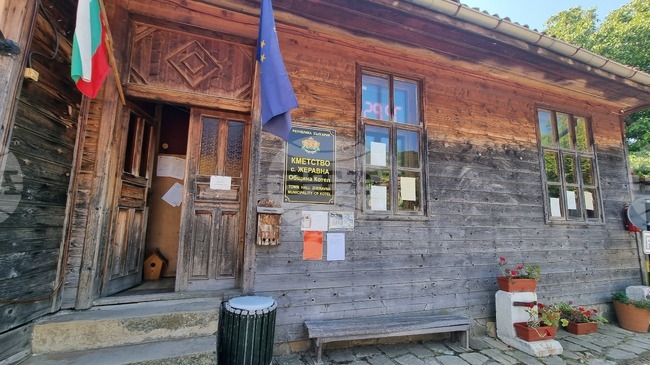 Жители на Жеравна поставиха въпроса за водоснабдяването на заседание на Общинския съвет в Котел