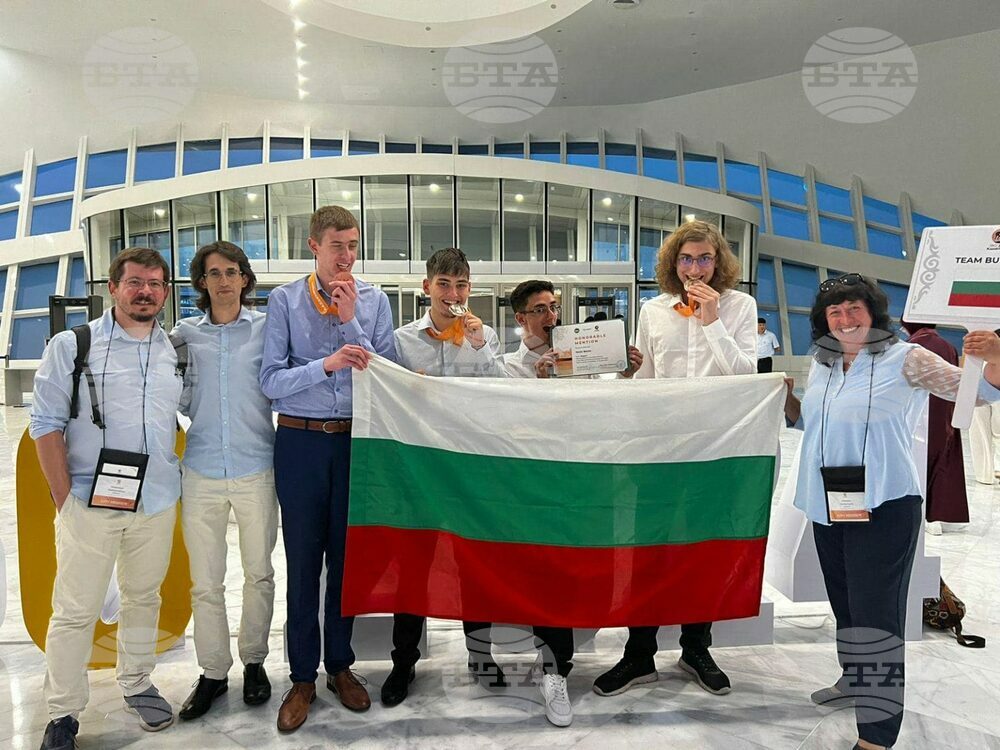 Вестник "Аз-буки" представя Виктор Лилов - носител на два златни медала от международни олимпиади по биология и химия