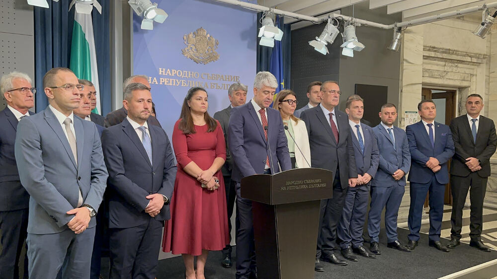 Декларация от народните представители на ДПС (без Пеевски и група) за участието на Пеевски във фалита на КТБ и необходимостта от реакция на прокуратурата