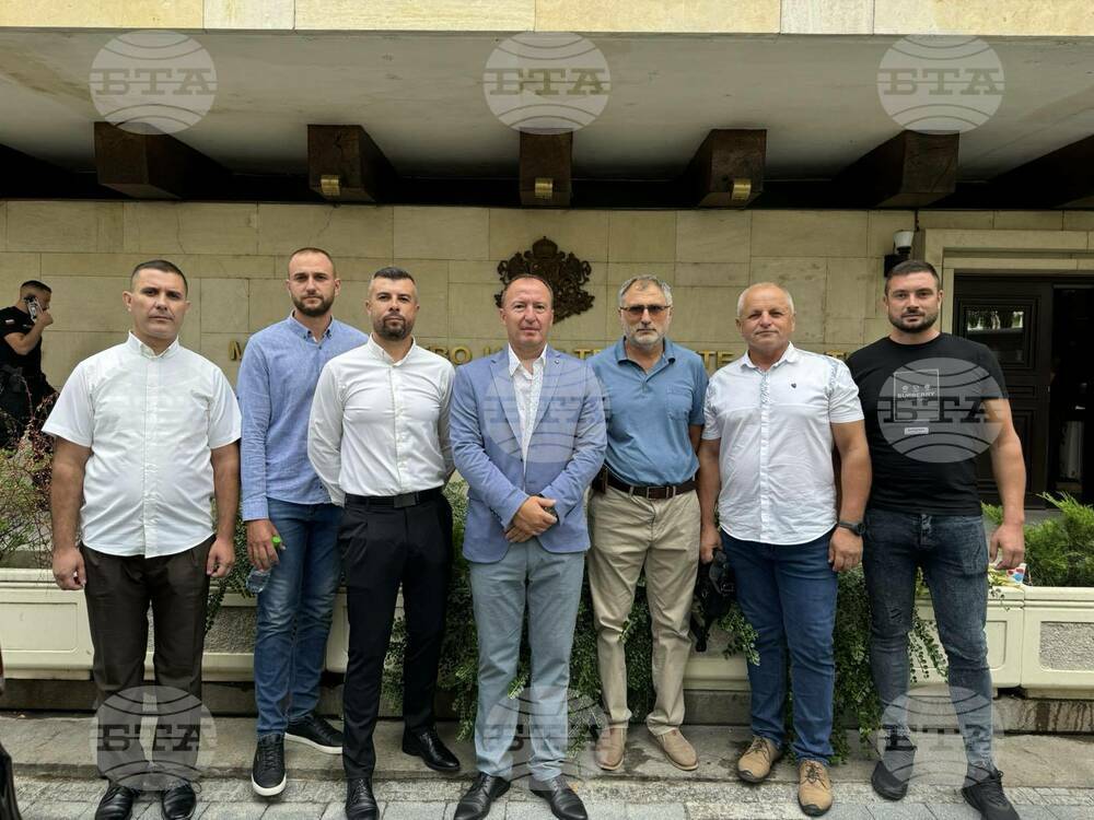 Шестима служители на Югозападното държавно предприятие бяха наградени за принос за потушаването на пожарите