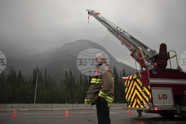 Голям пожар в провинция Алберта спря 7 на сто от производството на петрол на Канада