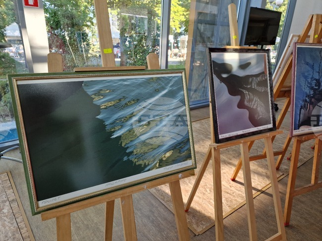 Бургас – фотоизложба – поетично четене – тема „Море“