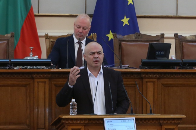 Парламентът включи в дневния си ред военната подкрепа за Украйна, левицата реагира остро