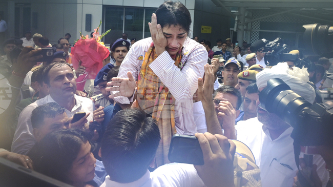 Индийката Винеш Пхогат се завръща на тепиха с надежди за олимпийски медал в Лос Анджелис