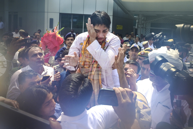 Индийката Винеш Пхогат се завръща на тепиха с надежди за олимпийски медал в Лос Анджелис