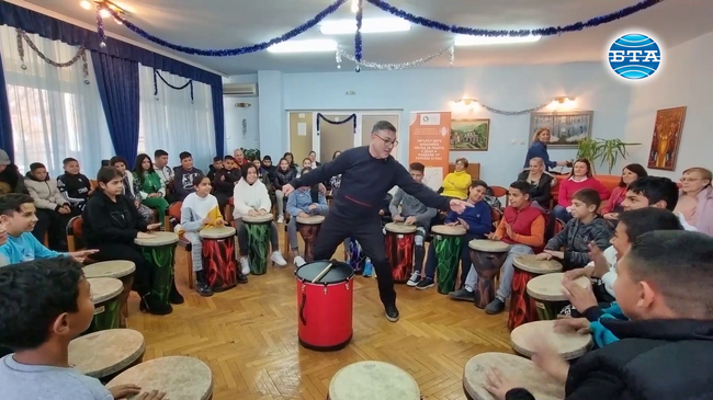 Деца от ромския етнос в Кюстендил търсят среда за изява на талантите си иновативно - чрез ритъма и музиката