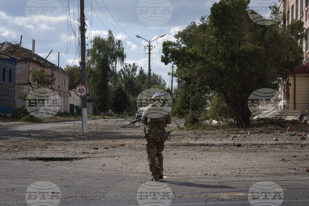 Украйна обяви, че нейни военнослужещи все още се сражават в руската Курска област