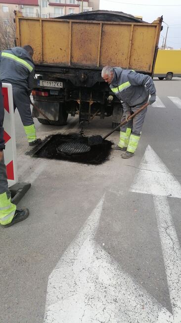 Община Благоевград продължава дейностите по изкърпване на уличната мрежа, жителите могат да подават заявления за асфалтиране до 14 декември