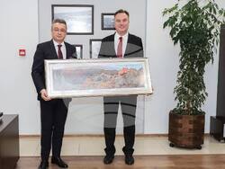 Снимка: Община Джебел – разговор на кмета на Джебел Неджми Али с генералния консул на Република Турция в Пловдив Корхан Кюнгерю