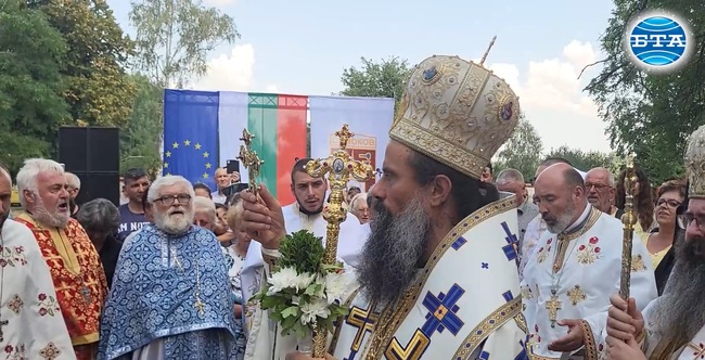 Свети Симеон Самоковски е показал, че е живял за хората и той е велик светец и велик пример за всички, каза патриарх Даниил в Самоков
