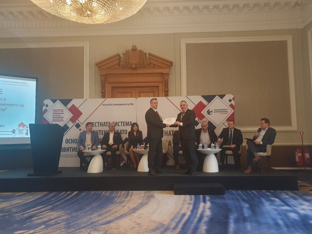 Община Сливен: Стефан Радев с отличие след проведено авторитетно изследване за почтеност на местните власти