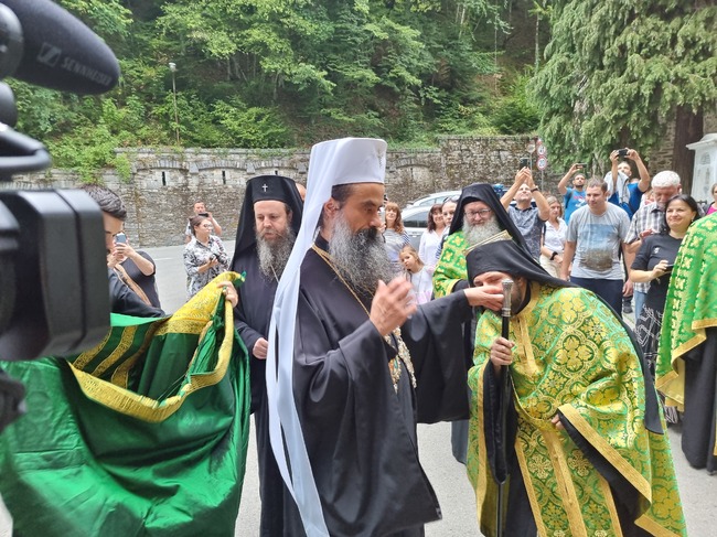 Българският патриарх Даниил беше посрещнат тържествено в Рилската света обител