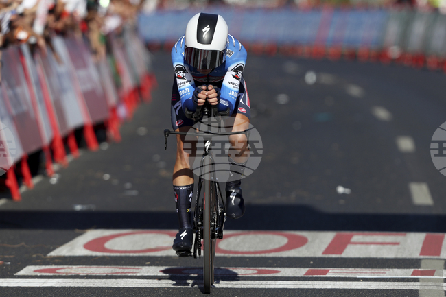 Колоездачът Микел Ланда няма фрактури след инцидент по време на Обиколката на Страната на баските