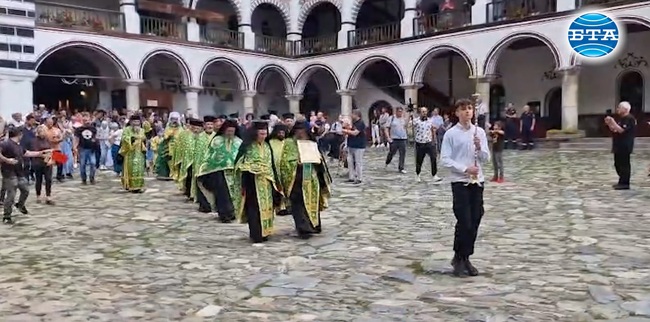 Българският патриарх Даниил беше посрещнат тържествено в Рилската света обител