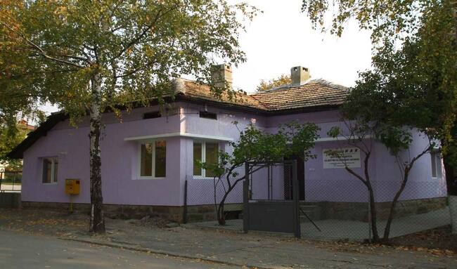 Програмата за работа с извършители на домашно насилие на Асоциация „НАЯ“ се осъществява под менторството на международен експерт