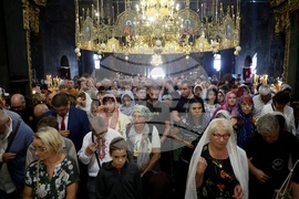 Рилски манастир - поклонение пред мощите на св. Йоан Рилски