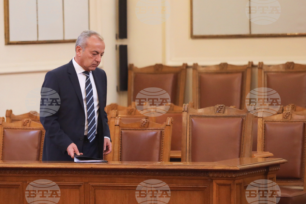 Парламент - Гълъб Донев
