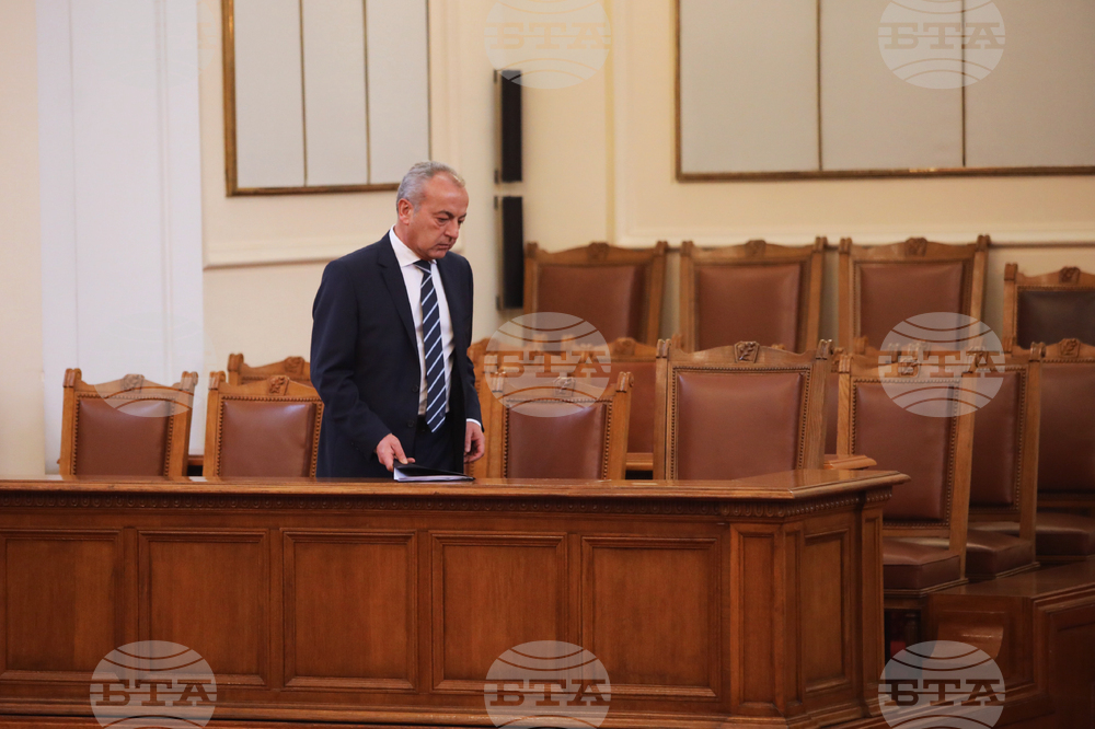 Парламент - Гълъб Донев