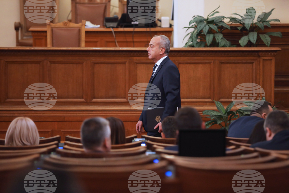 Парламент - Гълъб Донев