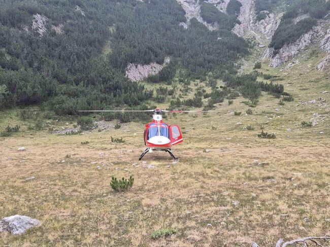 Община Банско: Първа екстремна спасителна акция в Пирин на планинските спасители от Банско и Разлог с хеликоптера за въздушна помощ