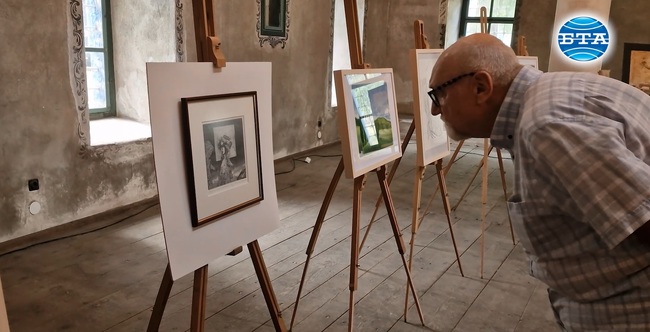 Изложба с произведения на творци, работещи в различни области, бе открита в Байракли джамия в Самоков