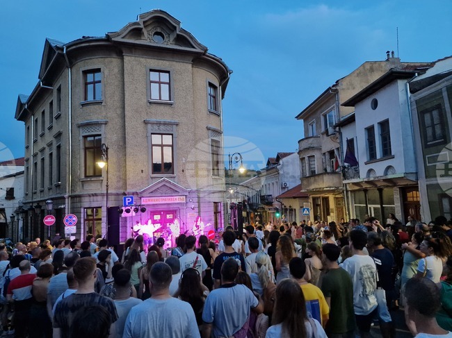 Предстоящото издание на фестивала „48 часа Варуша-Юг“ във Велико Търново през август е посветено на темата за близостта