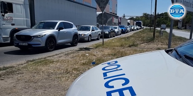 Километрични опашки от коли се образуваха в района на „Дунав мост“ при Русе 