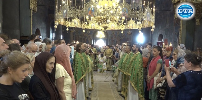 Първата си литургия като патриарх отслужи в Рилския манастир за празника Успение на св. Иван Рилски българският патриарх Даниил 