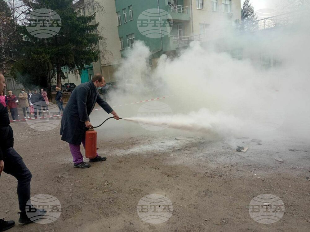 Учебна евакуация имаше днес в болницата в Търговище