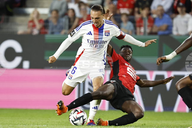 Италианският Комо плати 15 милиона евро за доскорошния капитан на Олимпик (Лион)