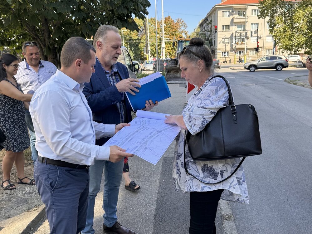 Община Русе: Кметът Пенчо Милков откри строителните площадки за основен ремонт на „Алеи Възраждане“ и ул. „Княз Ал. Дондуков-Корсаков“