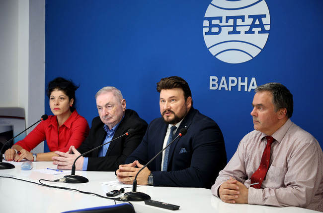 Пресконференция на адвокати, които искат оставката на членове на Адвокатския съвет във Варна