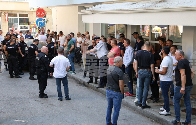 Варна - МВР - служители - мълчалив протест