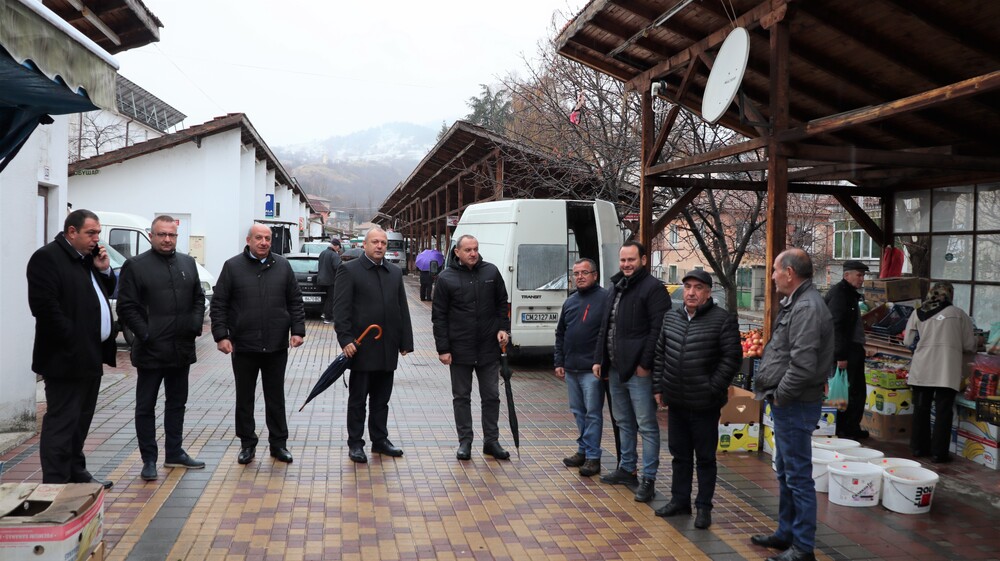 Кметът инж. Изет Шабан направи първа копка за реконструкция на Общинския пазар в Ардино