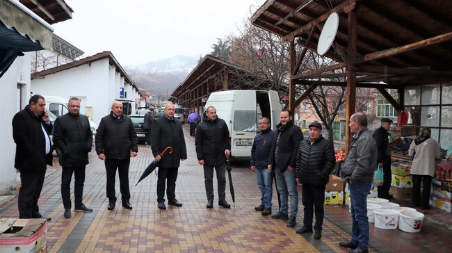 Кметът инж. Изет Шабан направи първа копка за реконструкция на Общинския пазар в Ардино