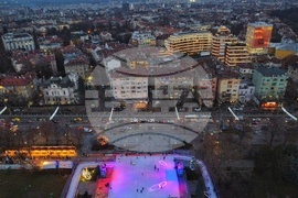 Леден парк - зимна пързалка