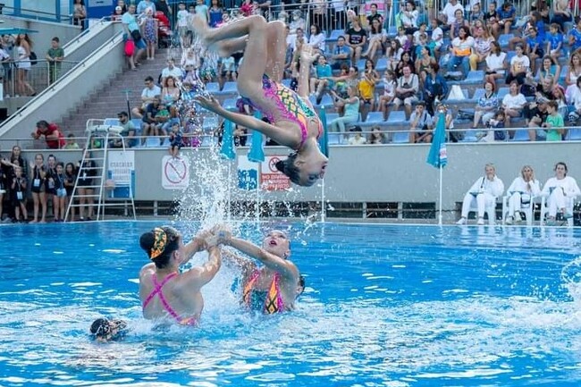 Община Благоевград: Отборът по артистично плуване на ПК „Пирин“ – Благоевград поднася впечатляващ спектакъл „Паметта на водата разказва…“