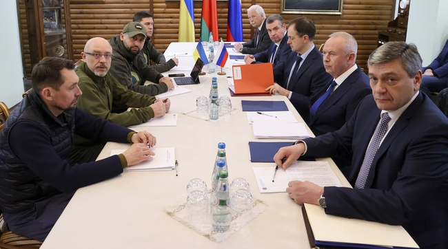 Третият кръг руско-украински преговори в Беларус приключи, заявиха руското посолство в Беларус и украинският преговарящ Подоляк