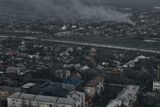 Русия и Украйна заявиха, че обстановката в Донецка област е трудна, като и двете страни твърдят, че са постигнали успехи на бойното поле