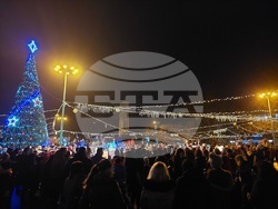 Запалиха светлините на коледната елха във Видин