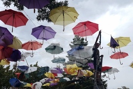 Костинброд - дъждовен ден - чадъри