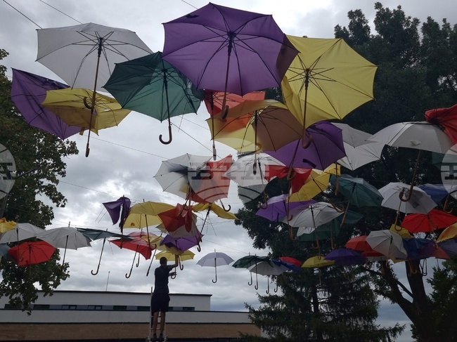 Костинброд – дъждовен ден - чадъри