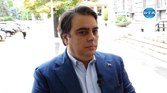 Председателски съвет се провежда в парламента, обяви Асен Василев от ПП-ДБ