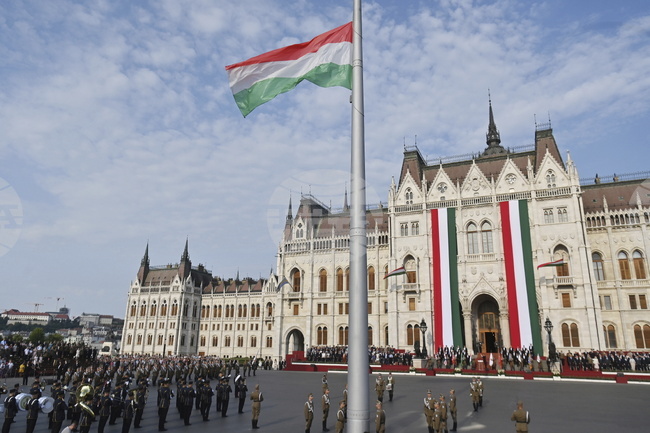 Унгария ще експулсира седем украински граждани, които бяха задържани в страната, съобщи унгарски правителствен говорител