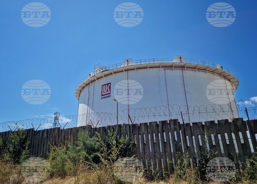 Bulgaria Suspends Fuel Exports to EU, Incumbents Call It Preventive Measure, Opposition - Cause for Panic