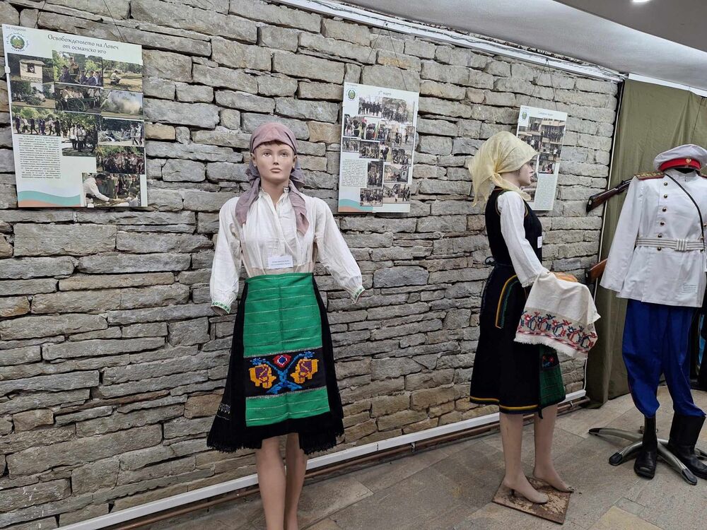 Община Ловеч: С откриване на две изложби започнаха честванията за освобождението на Ловеч