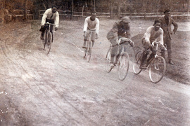 Разград - колоездачи - Държавен архив