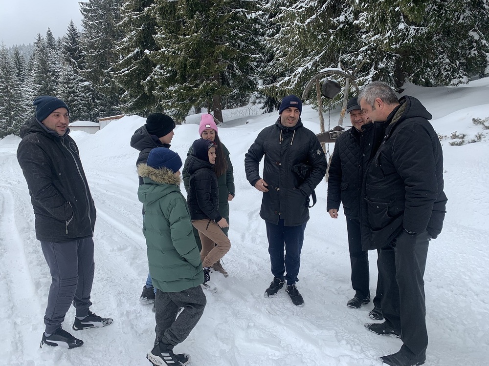 Емил Хумчев се срещна днес с първите две семейства, пристигнали от Украйна 