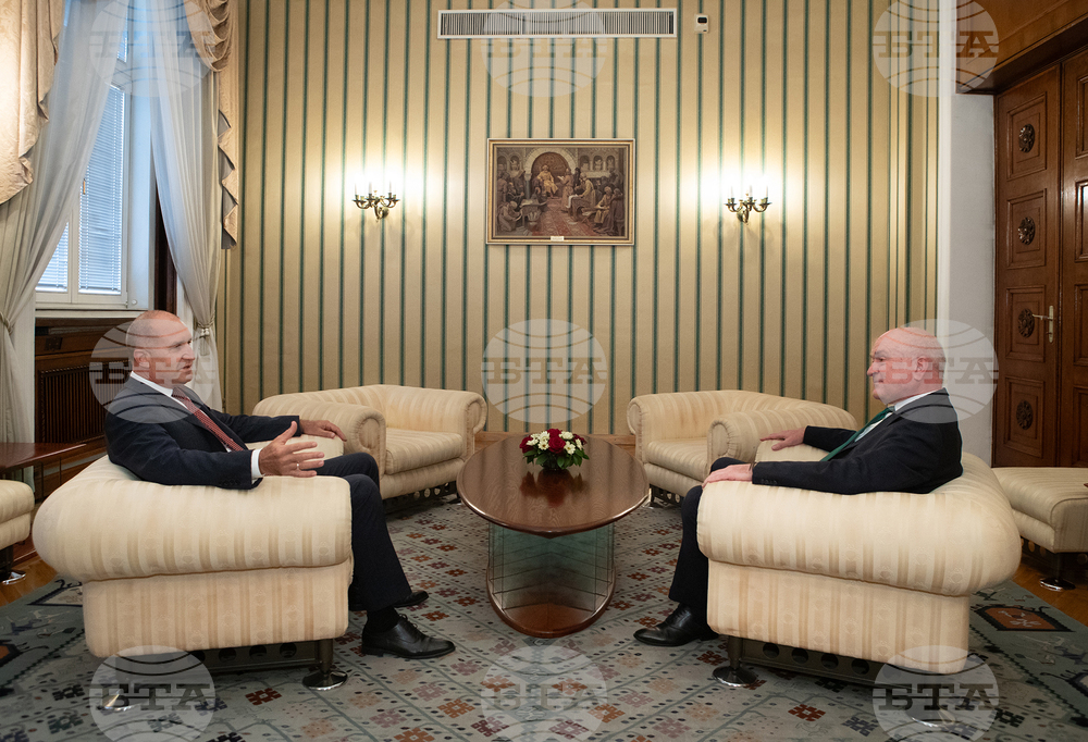 Президентът Румен Радев проведе среща с Димитър Главчев в рамките на конституционната процедура по назначаване на служебно правителство