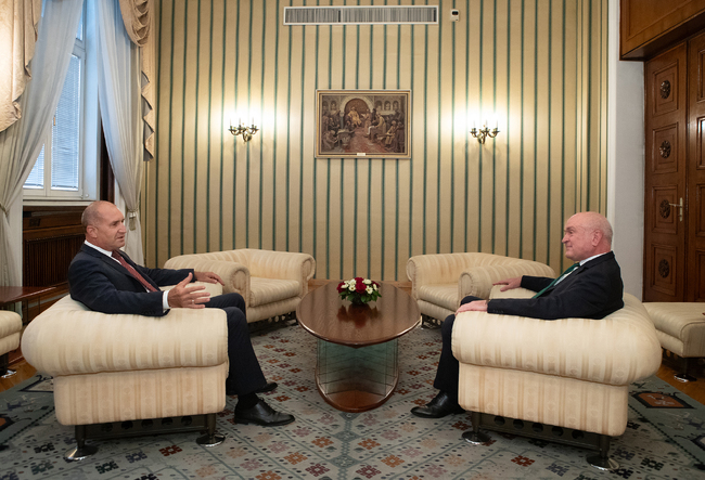 Президентът Румен Радев проведе среща с Димитър Главчев в рамките на конституционната процедура по назначаване на служебно правителство